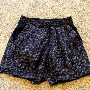 Lululemon men’s workout shorts size large